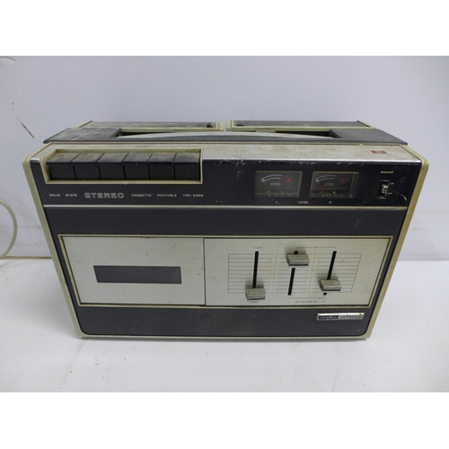 2100 - A quantity of vintage stereo equipment including a Pioneer model KP-575 tape deck unit, an Automatic... 