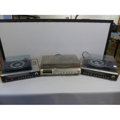 2111 - A quantity of stereo equipment including a G & C model 2810 Soundeck stereo system, a G & C model 28... 