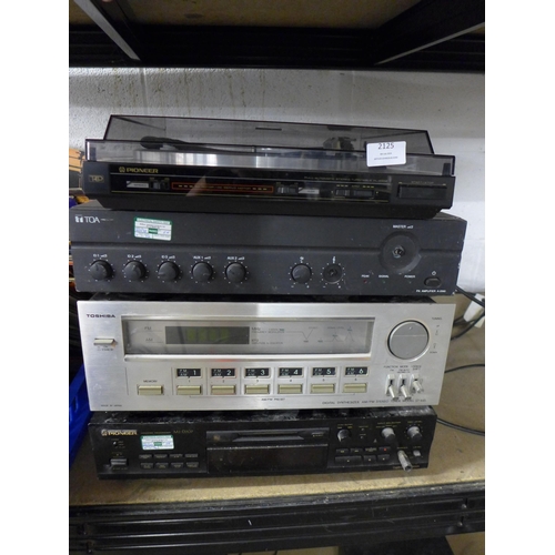 2125 - A quantity of stereo equipment including a Pioneer PL-X55Z full automatic stereo turntable, a Pionee... 