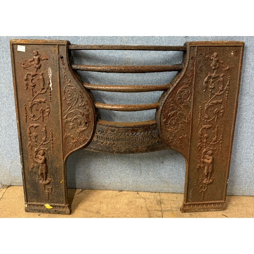 353 - A Victorian cast iron fire insert