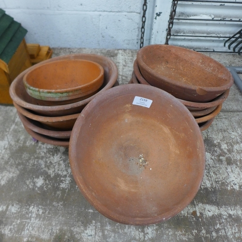 2159 - 15 small terracotta planters