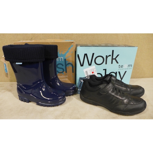 3145 - Pair of Term black school shoes - size UK 5 and a pair of Term navy wellies - size UK 13/1  *This lo... 