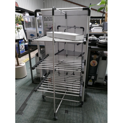 3333 - Black & Decker Heated Tower Airer    (325-269) This lot is subject to vat