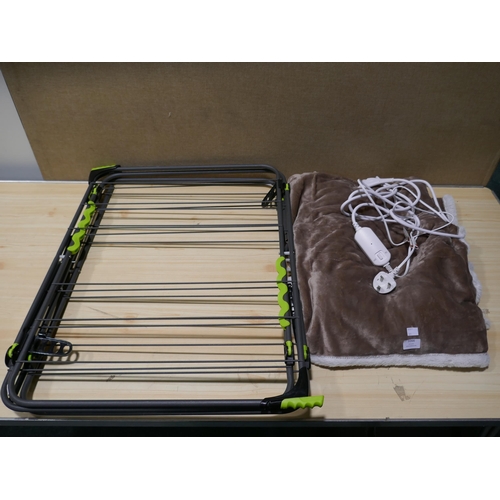 3366 - Minky Ergo 3 Tier Airer And Heated Blanket   (325-145) This lot is subject to vat