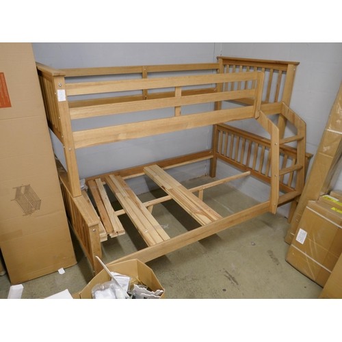 1557 - Pine bunkbeds, single top bunk, 4ft bottom bunk