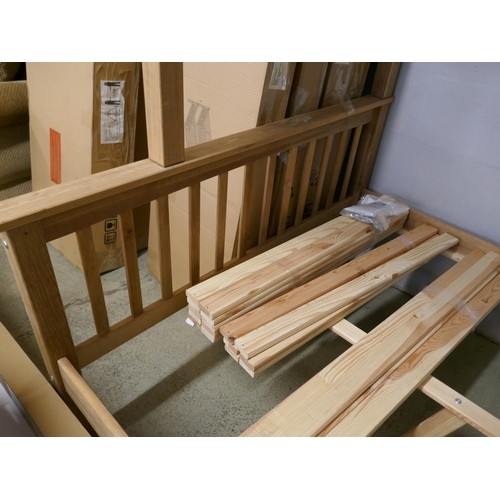 1557 - Pine bunkbeds, single top bunk, 4ft bottom bunk