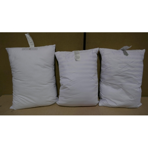 3013 - 3x Mixed Hotel Grand Pillows, (325-408,410) This lot is subject to vat