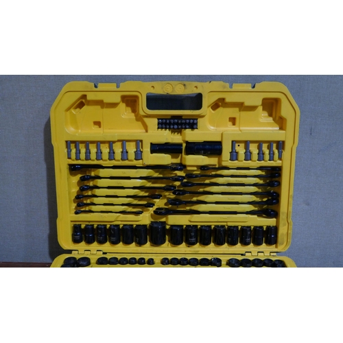 3081 - Dewalt Mechanics Set  (324-191) *This lot is subject to vat