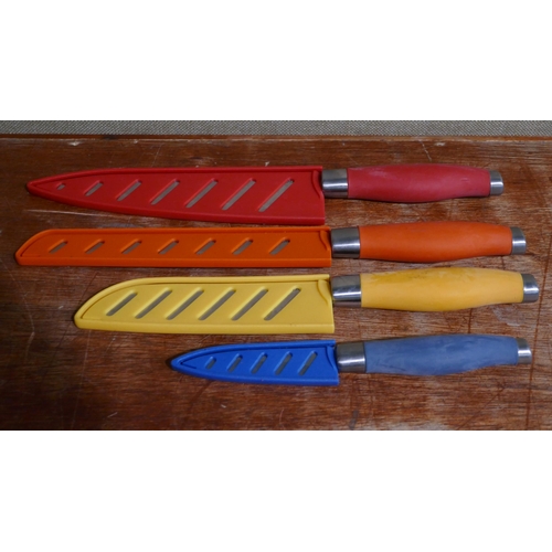 3096 - Sekai Skandia 4pc Knife Set (324-388) *This lot is subject to vat