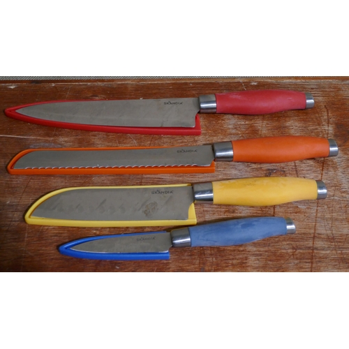 3096 - Sekai Skandia 4pc Knife Set (324-388) *This lot is subject to vat