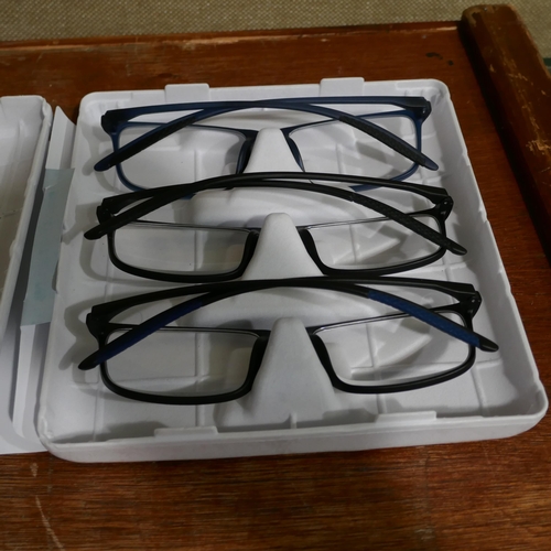 3097 - Fgx Mens Classic Glasses and a Sensse Led Mirror (Damaged) (324-374,385) *This lot is subject to vat