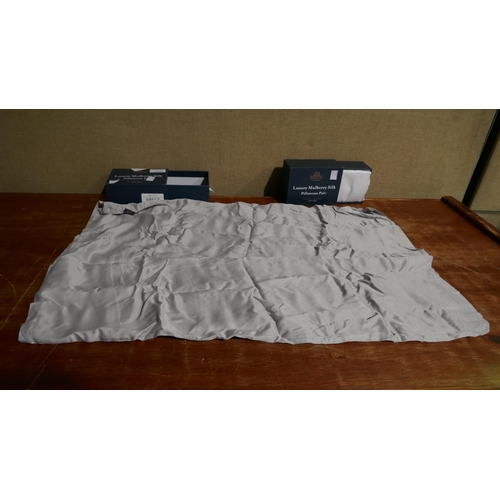 3105 - 2 x Bedeck Mulberry Silk Pillowcases,   (325-19,264) This lot is subject to vat