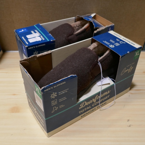 3146 - 4 pairs of Dearfoam brown/grey slippers - size L & XL  *This lot is subject to VAT