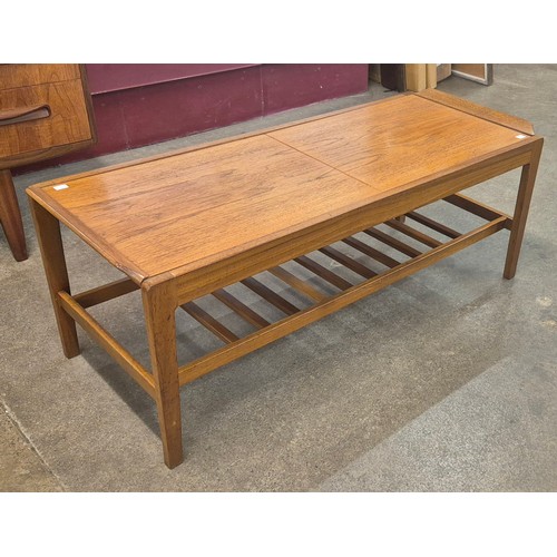 33 - A teak extending coffee table