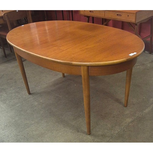 43 - A Jentique teak oval extending dining table