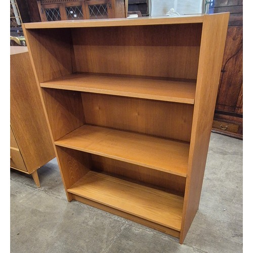 72 - A teak open bookcase