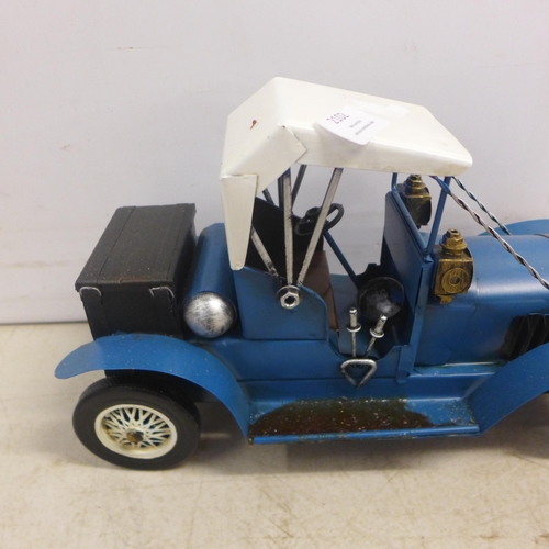 2098 - A tin plate model car