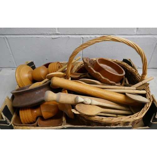 1137 - A box of treen including bowls, candlesticks, cutlery, etc. **PLEASE NOTE THIS LOT IS NOT ELIGIBLE F... 