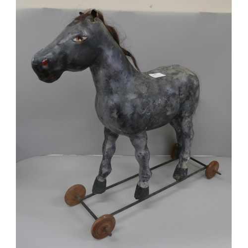 1141 - A model of a horse on wheels