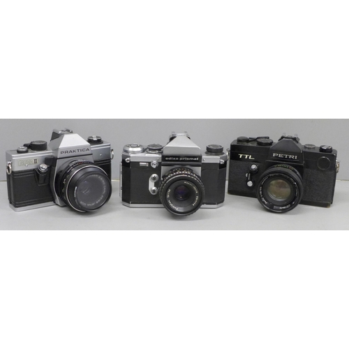 614 - Three vintage 35mm film cameras including an Edixa Prismat with Meyer Domiplan lens