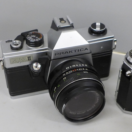 614 - Three vintage 35mm film cameras including an Edixa Prismat with Meyer Domiplan lens