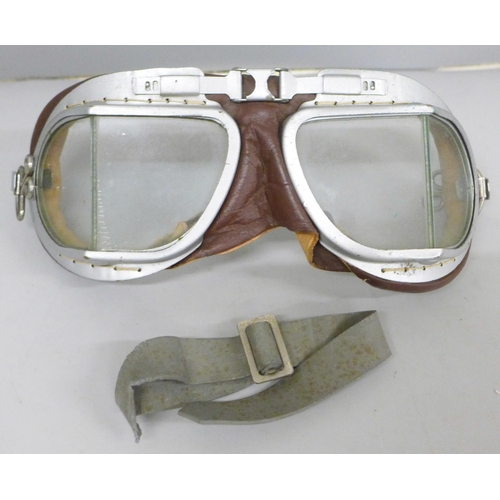 618 - A pair of goggles, strap a/f