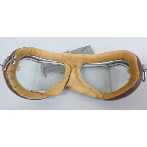 618 - A pair of goggles, strap a/f