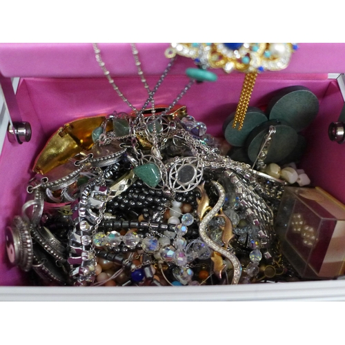 627 - A case of costume jewellery