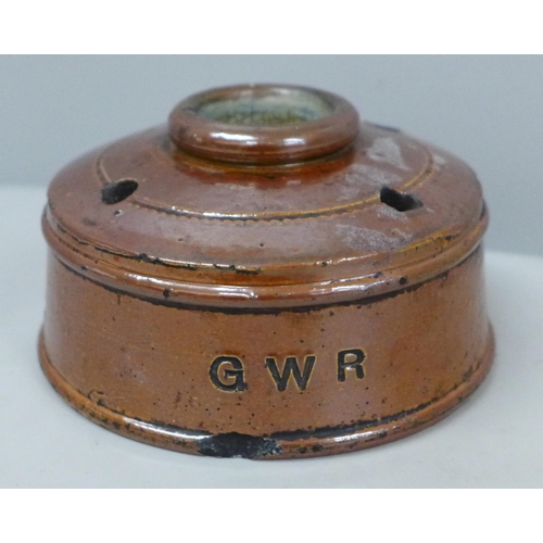 630 - Railwayana, a stoneware G.W.R. inkwell/pen stand, small chip on the base rim