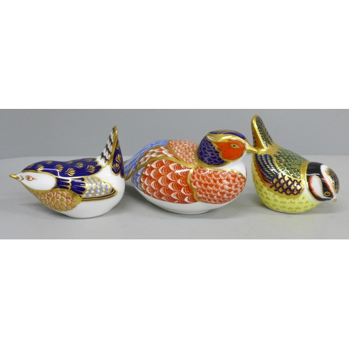 632 - Three Royal Crown Derby bird paperweights including pheasant