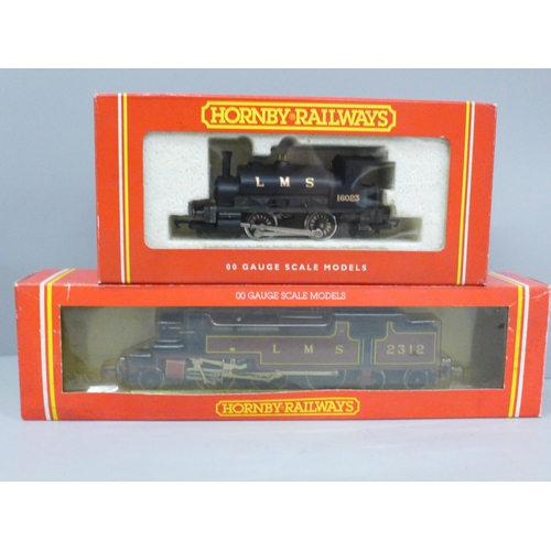 635 - Two Hornby model railway locomotives, R300 and R505