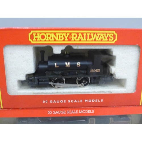 635 - Two Hornby model railway locomotives, R300 and R505