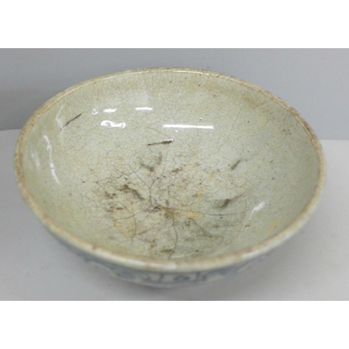 647 - A Chinese bowl, 16cm