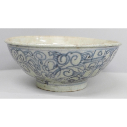 647 - A Chinese bowl, 16cm