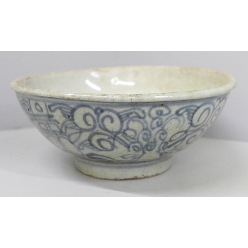 647 - A Chinese bowl, 16cm