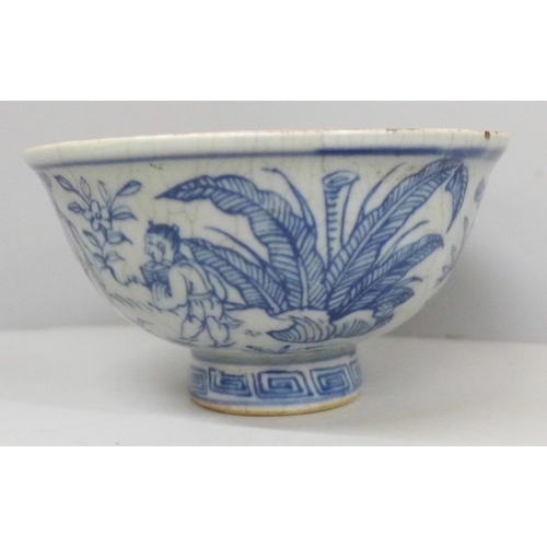 648 - A blue and white bowl, 12cm