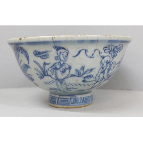 648 - A blue and white bowl, 12cm