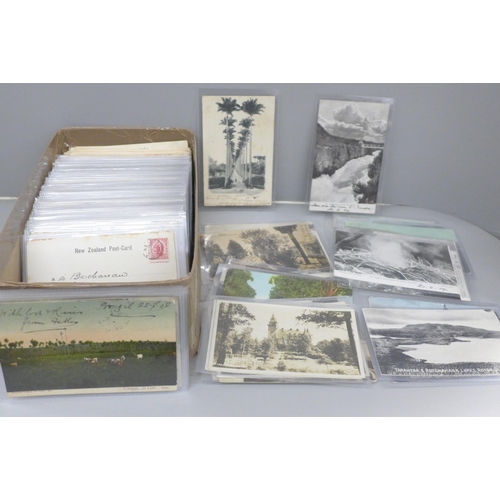 659 - Collection of over 200 early to mid 20th century Spanish and other foreign postcards, all postally u... 