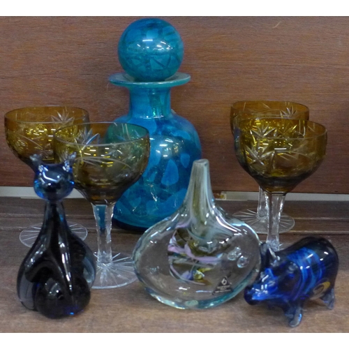 668 - Glassware including an Isle of Wight vase