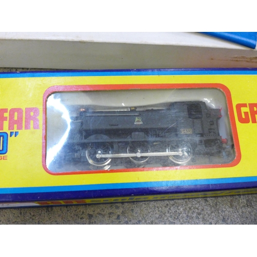 672 - Two Grafar 00 gauge locomotives, two pre-formed brick arches, a coach kit, etc., Graham Farish