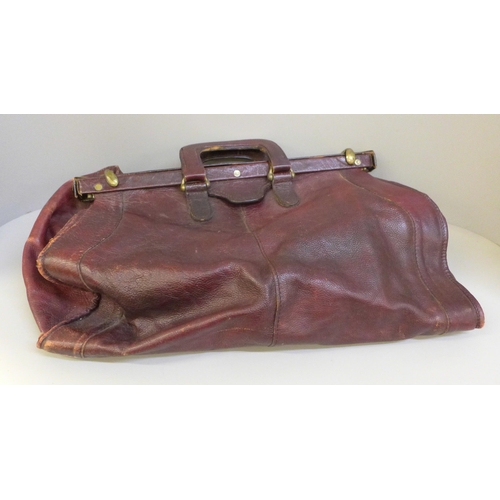 738 - A leather Gladstone bag