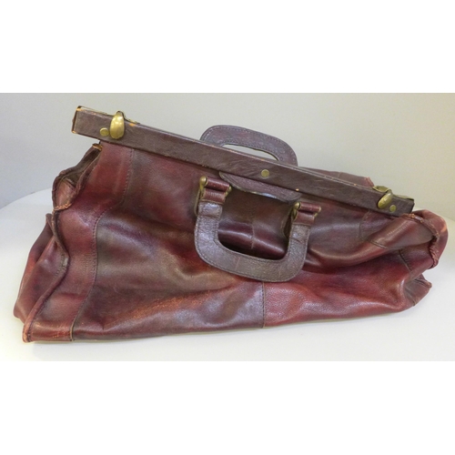 738 - A leather Gladstone bag