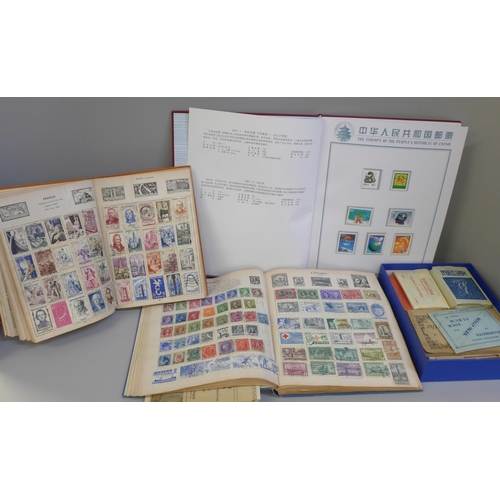 747 - Stamp albums and postcard booklets