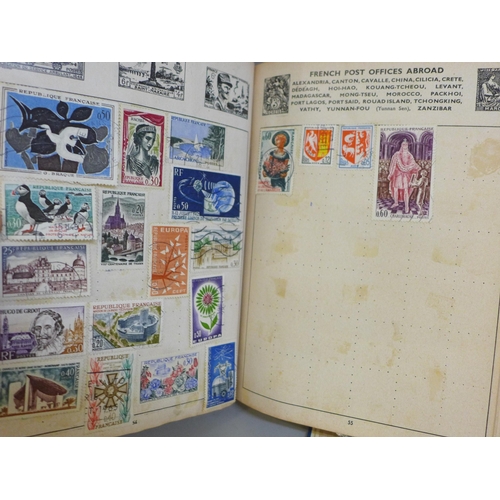 747 - Stamp albums and postcard booklets