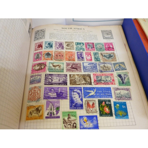 747 - Stamp albums and postcard booklets