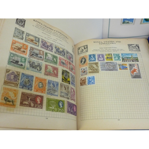 747 - Stamp albums and postcard booklets