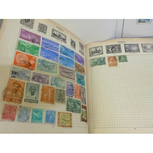 747 - Stamp albums and postcard booklets