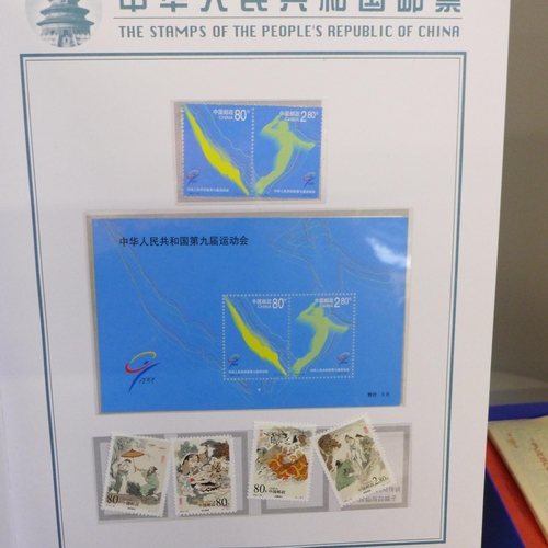 747 - Stamp albums and postcard booklets