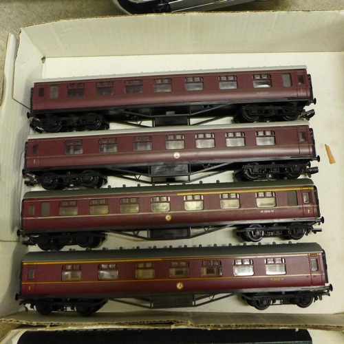 758 - Eight model railway carriages