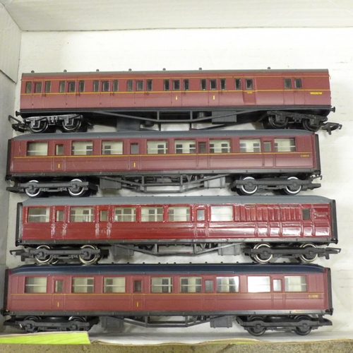 771 - Eight model railway carriages